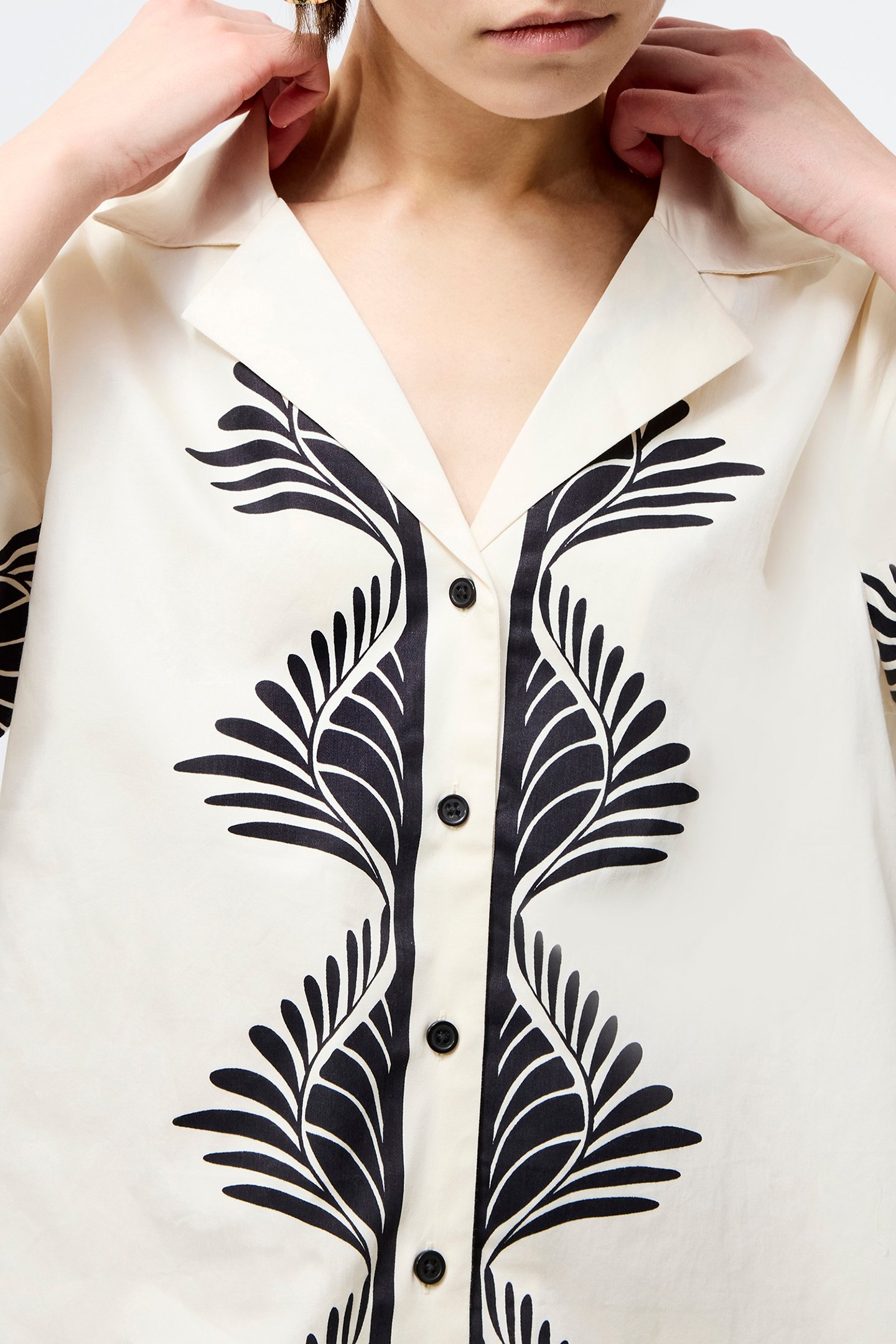 NOLA ALEXIS PRINTED SS TOP CREAM/BLACK 4