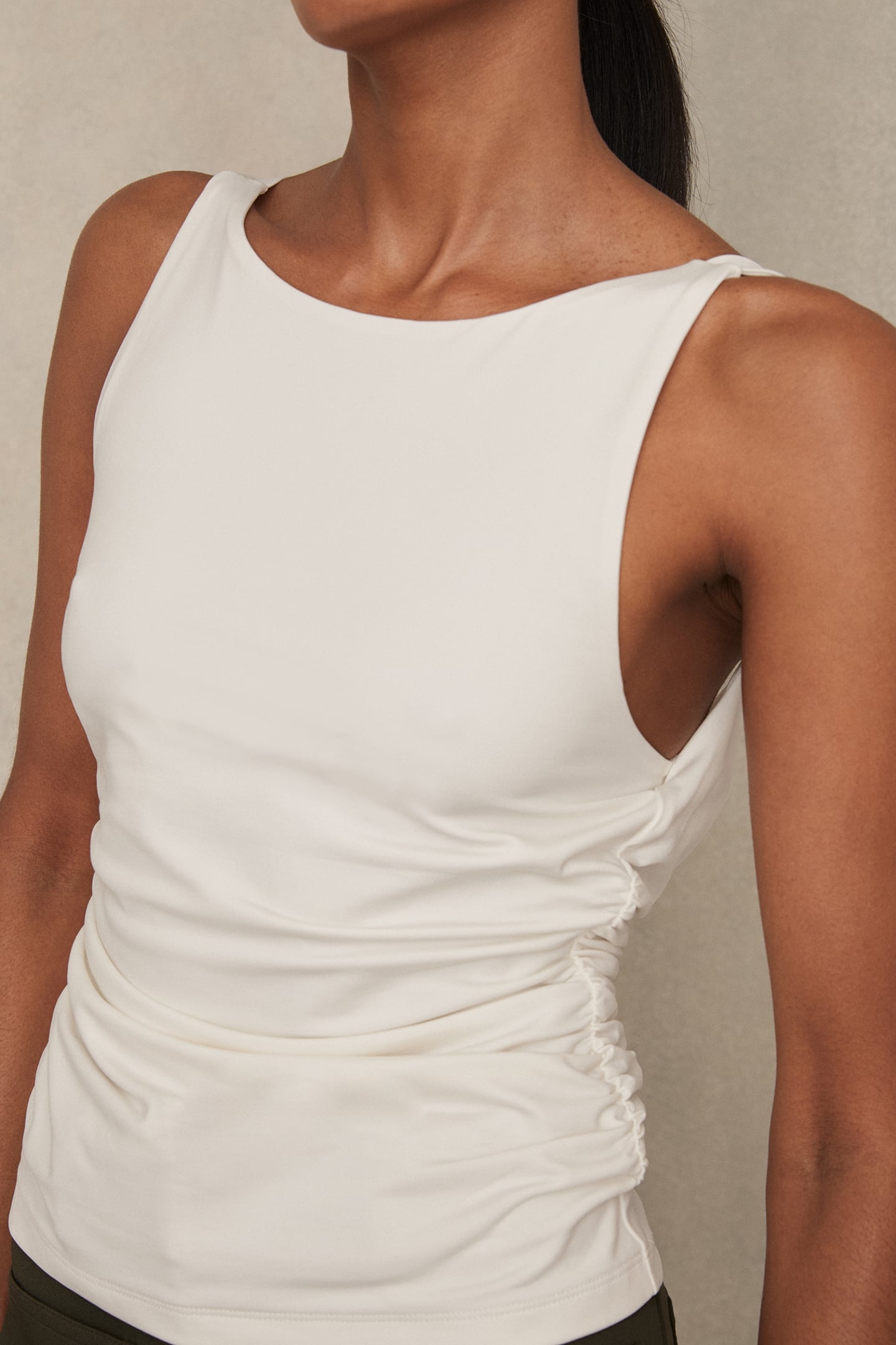 LOW BACK VEST WHITE 4