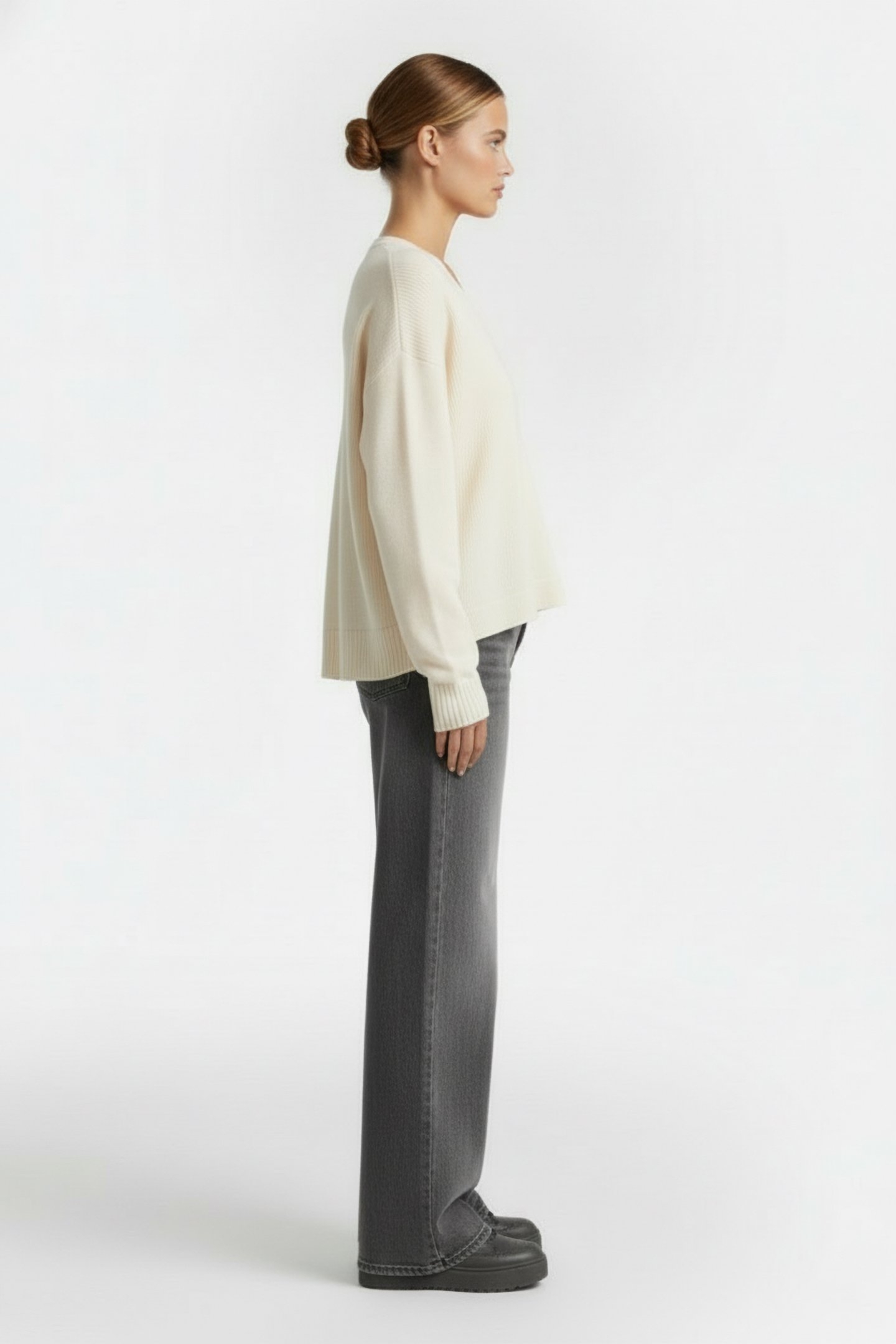 V-NECK KNIT JUMPER IVORY 3