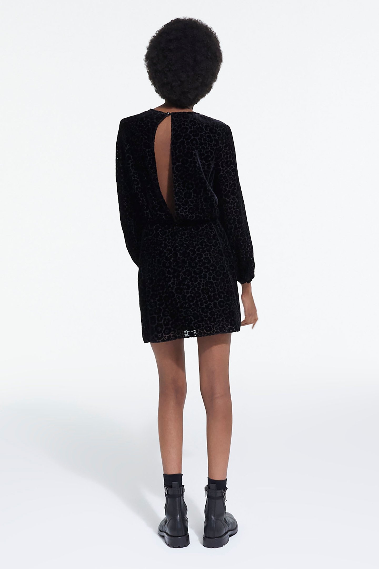 ROBE COURTE DECOLLETE PLONGEANT BLACK 4