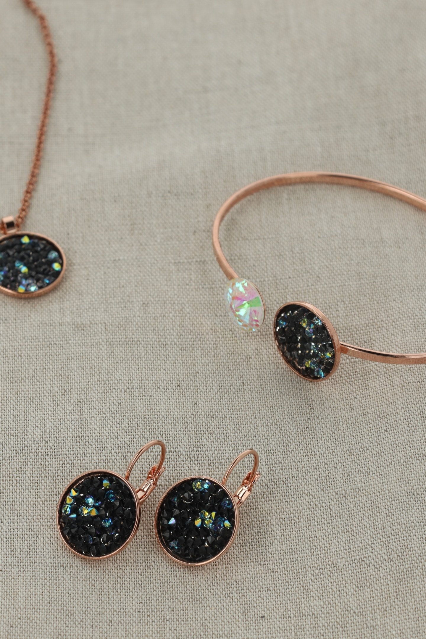 CLASSIC ROCKS NECKLACE BLACK 5