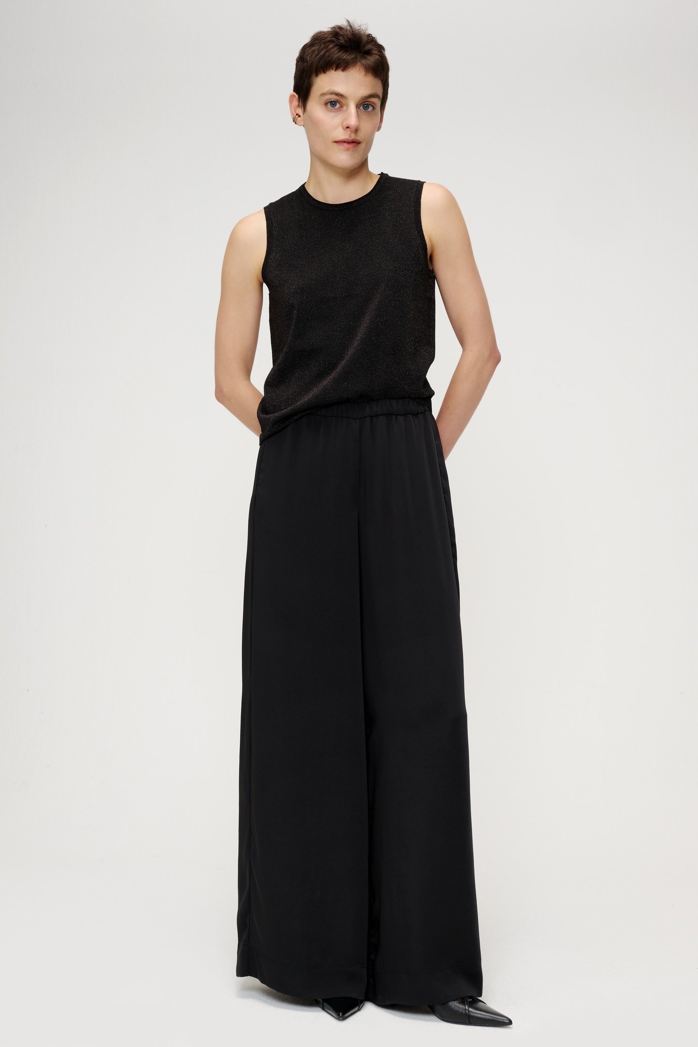 VISCOSE MIX SLEEVLESS TOP BLACK 1