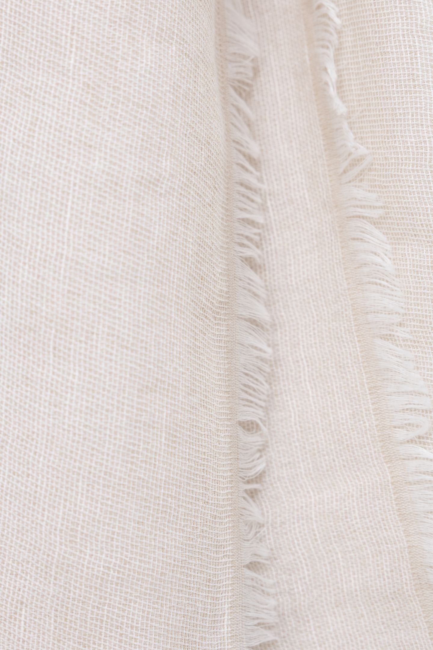 BEIGE SEMI-PLAIN SCARF WITH FRINGED EDGES 3