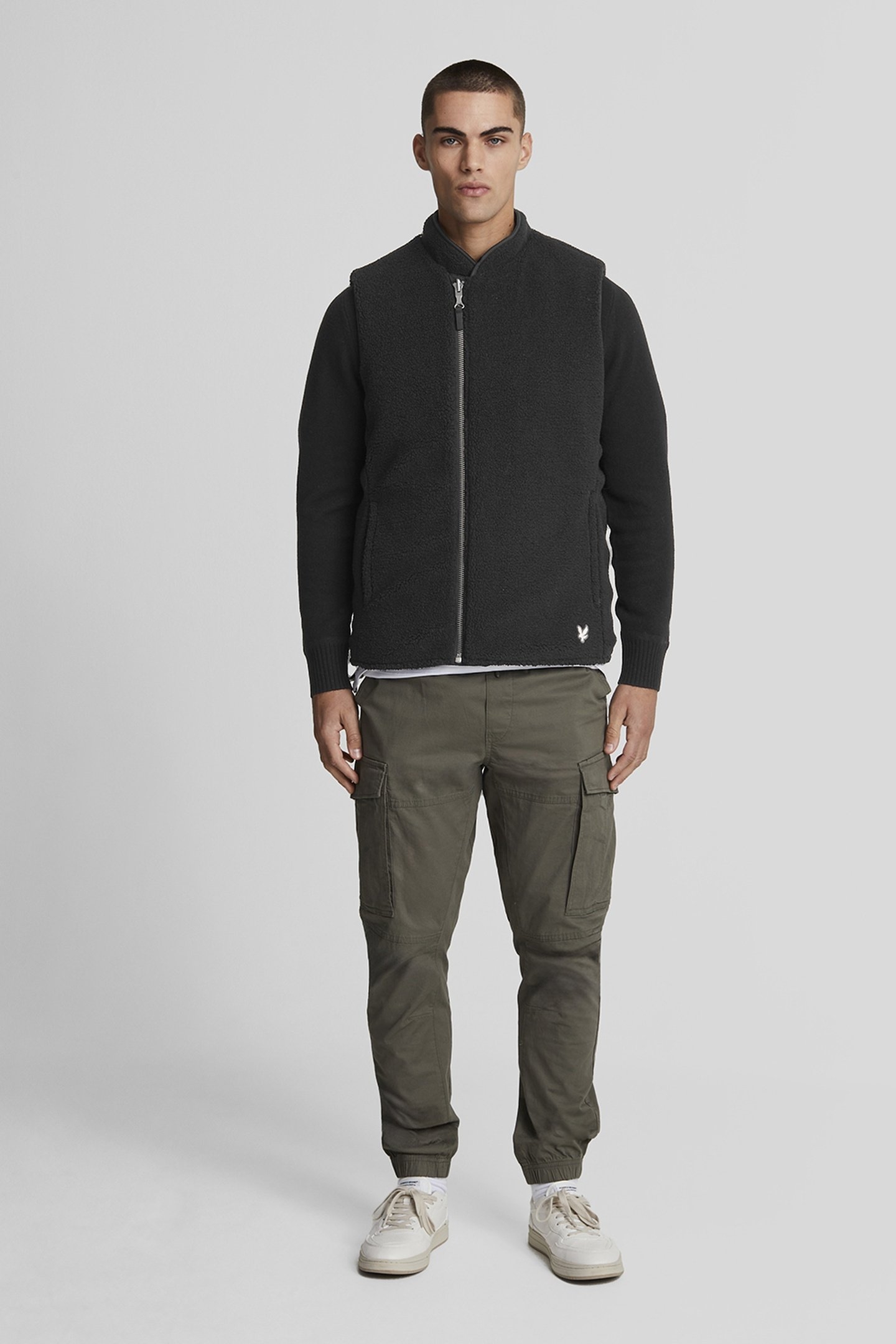 REVERSIBLE QUILTED GILET LACQUER 1