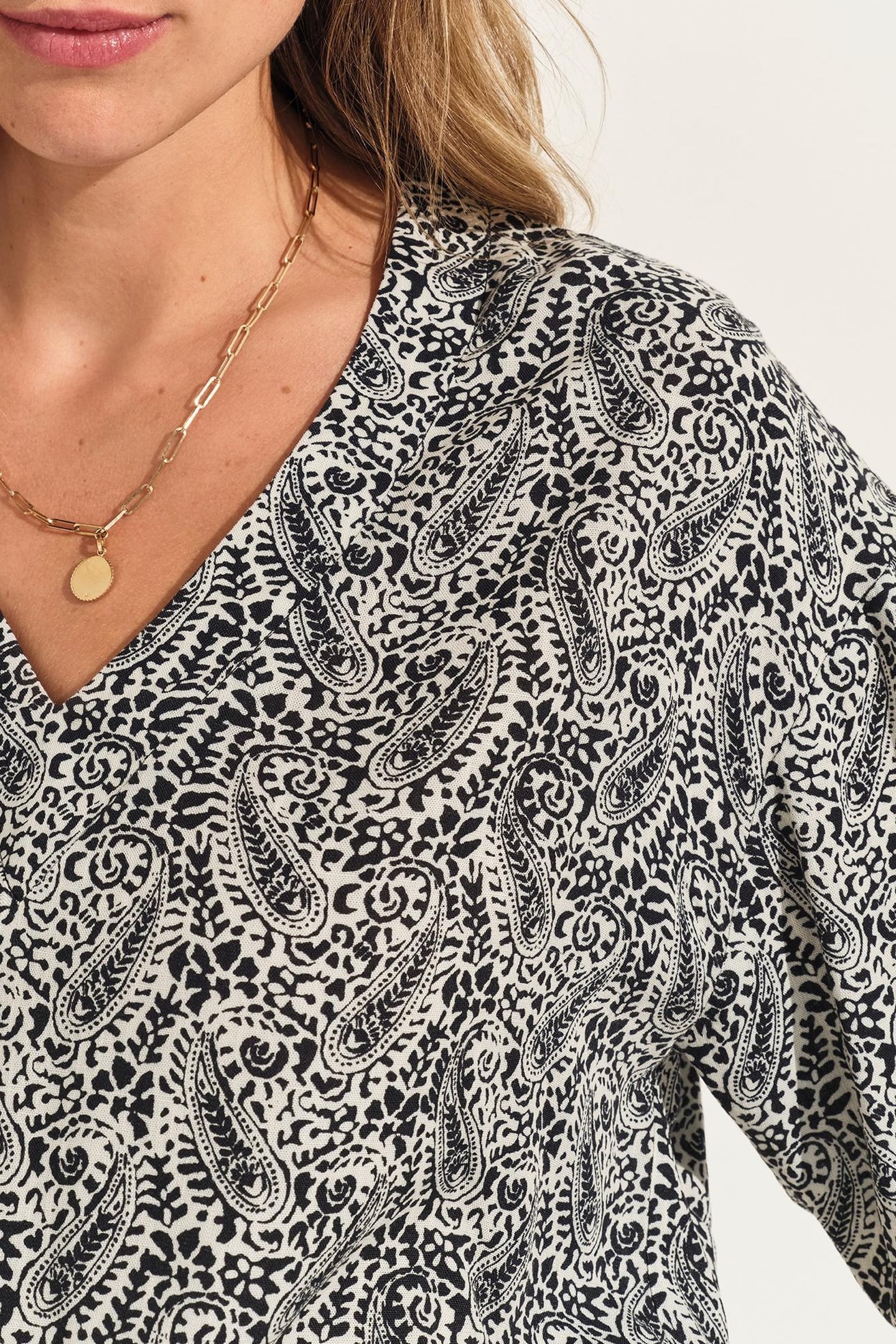 CERES - BLACK BLOUSE WITH NEO CASHMERE PRINT 8