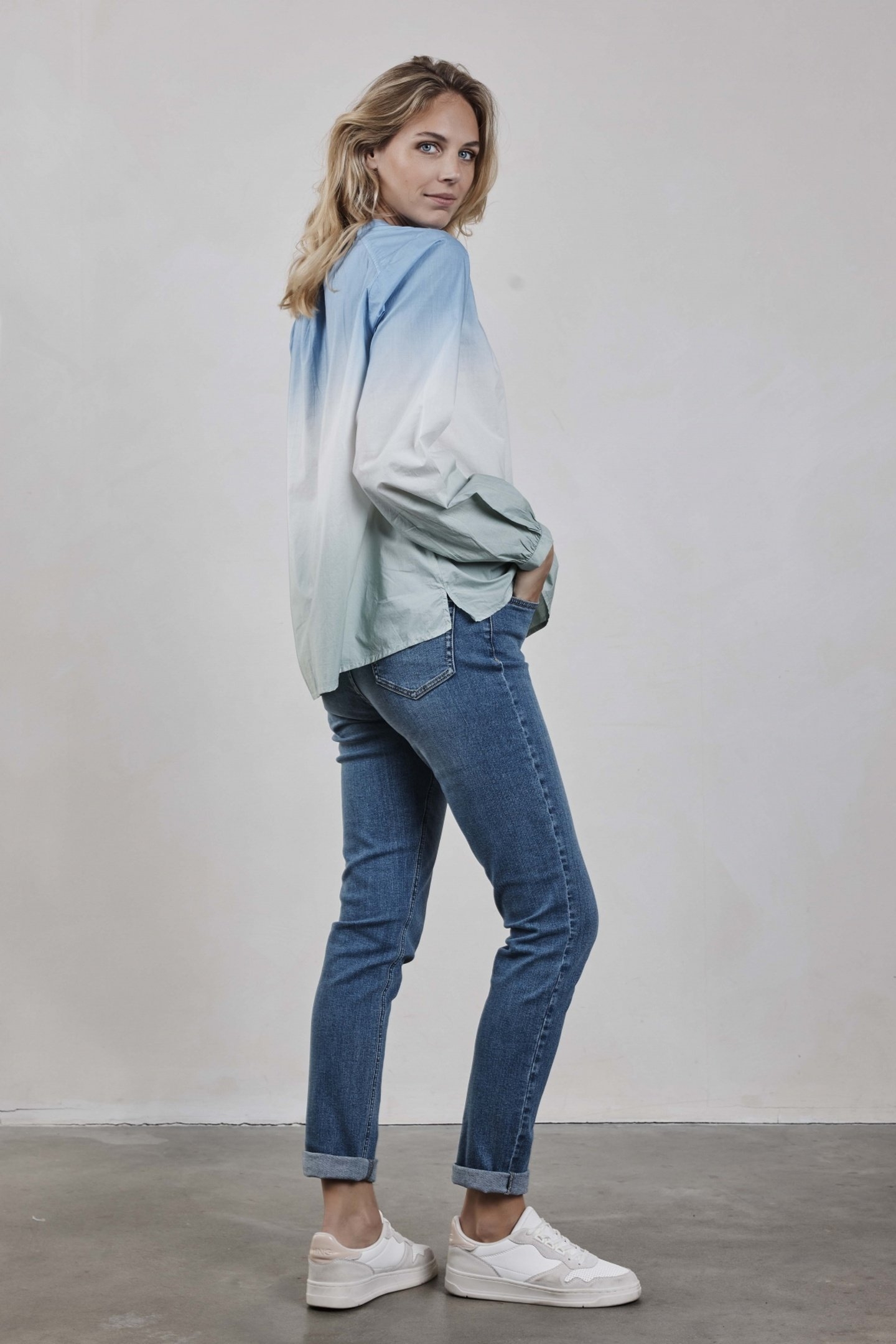 BLOUSE NELSI DIP DYE SKY BLUE 3