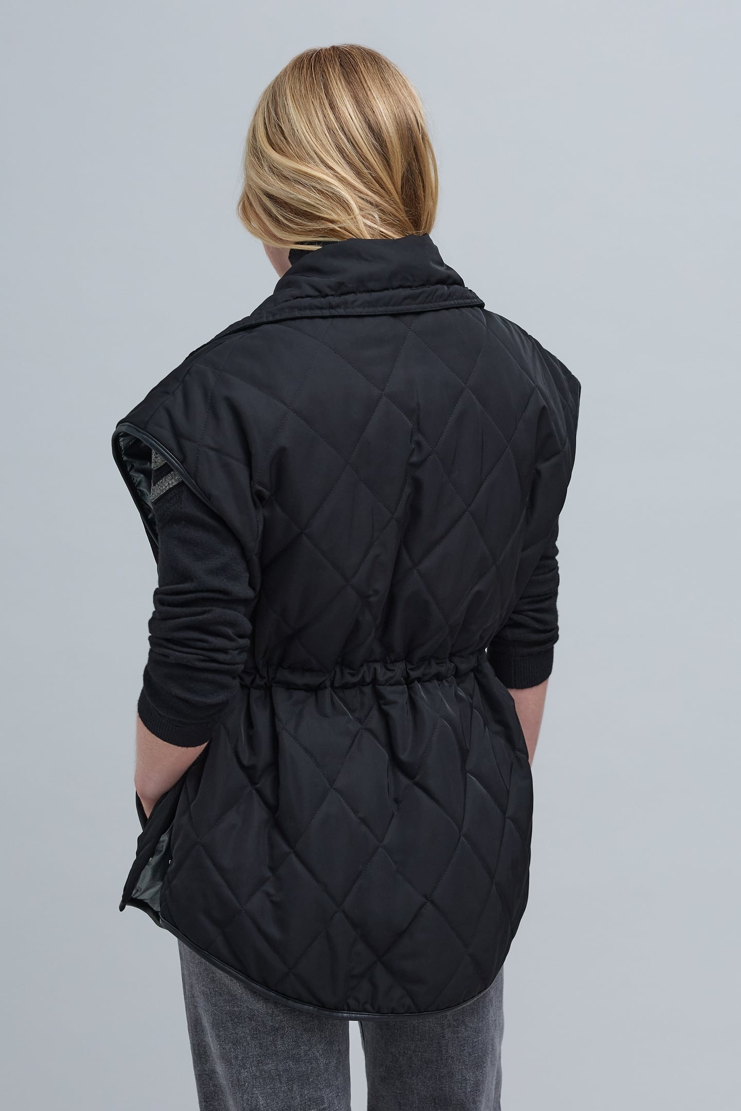 OVERSIZED BLACK SLEEVELESS DOWN-JACKET 5