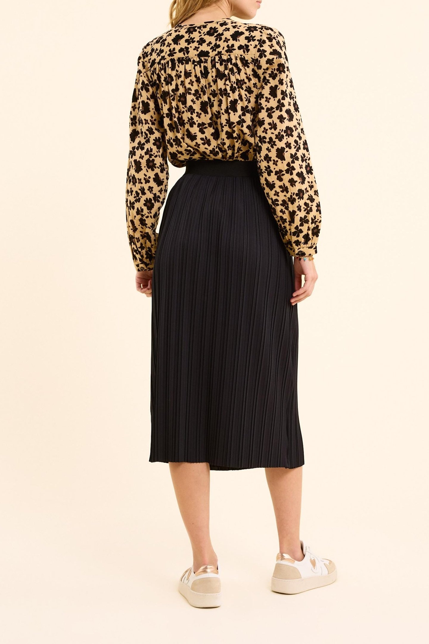 BLACK PLEATED WRAPAROUND MIDI SKIRT BLACK 5