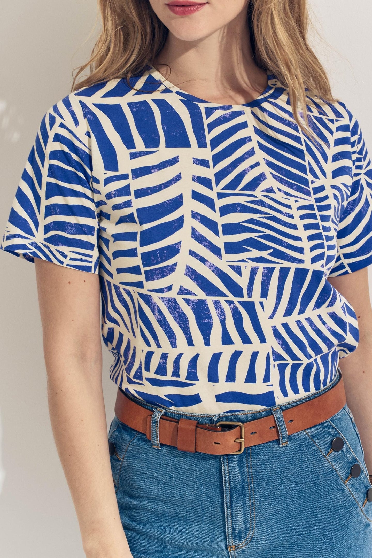 ECRU JACQUARD T-SHIRT WITH FOAM PATTERN 2