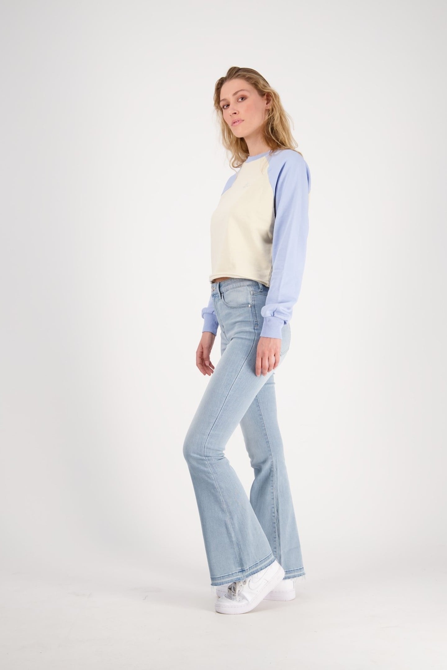 SUNRISE FLARE JEANS LIGHT BLUE STONE 6