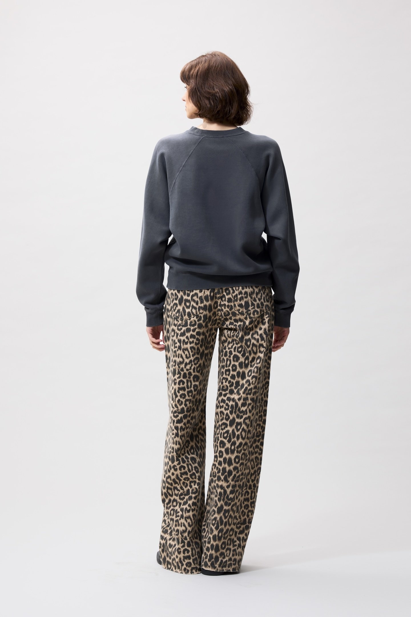 RAGLAN SWEATER CARBON 3