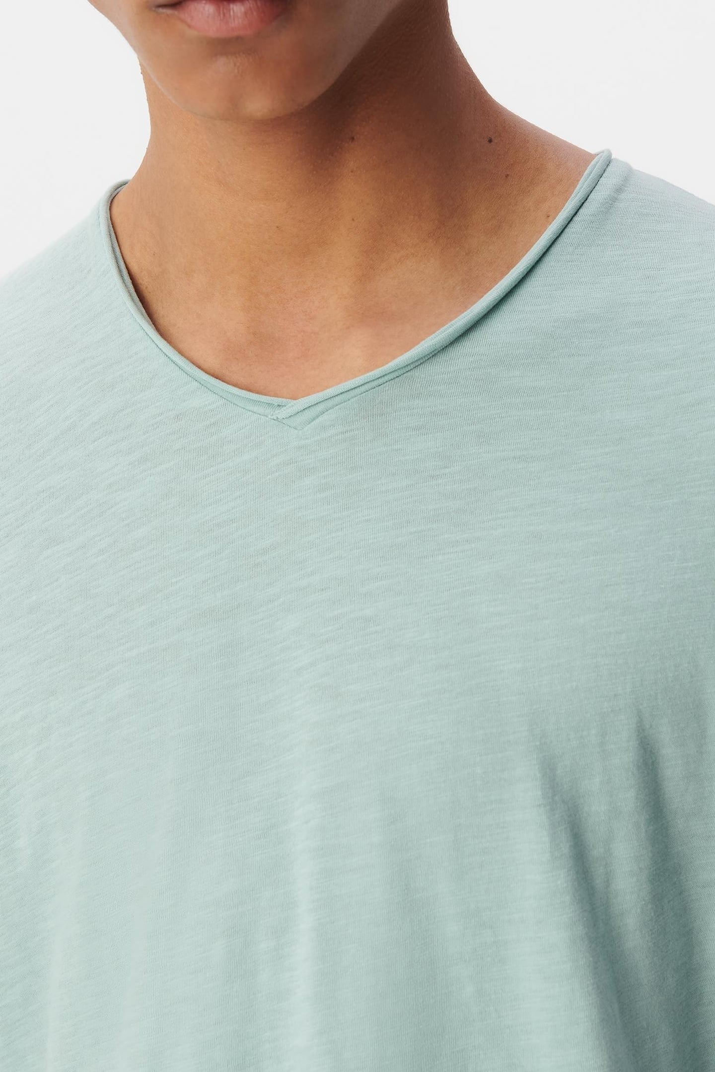 GREY BLUE ORGANIC COTTON ESSENTIAL V-NECK T-SHIRT 5