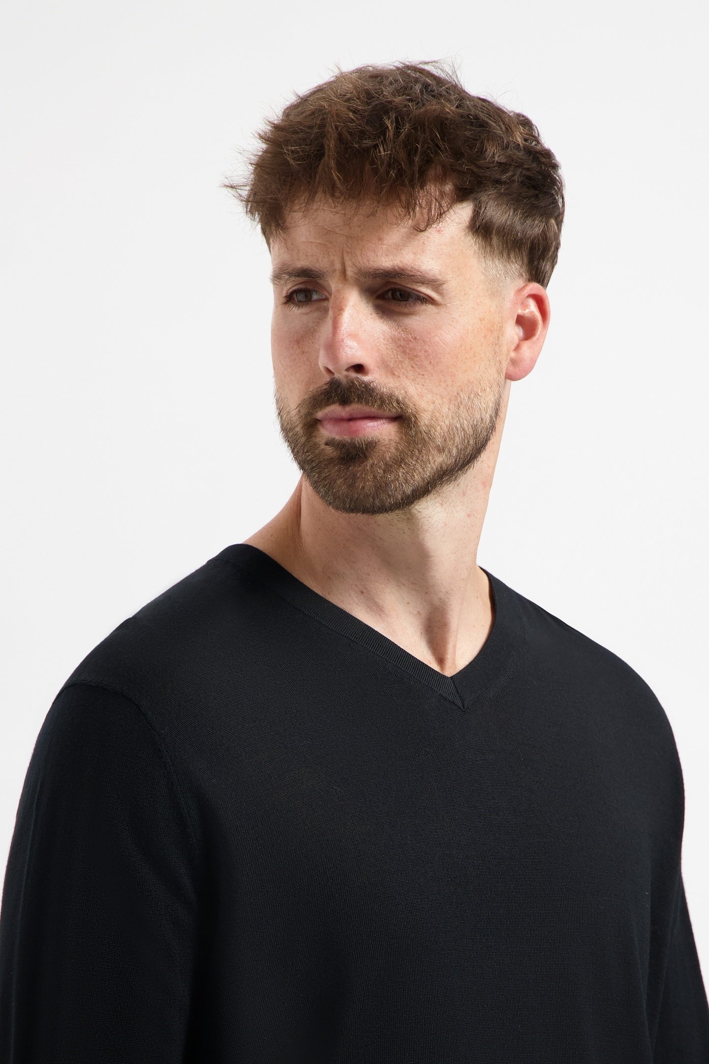 V-NECK 100% MERINO BASALT BLACK 2