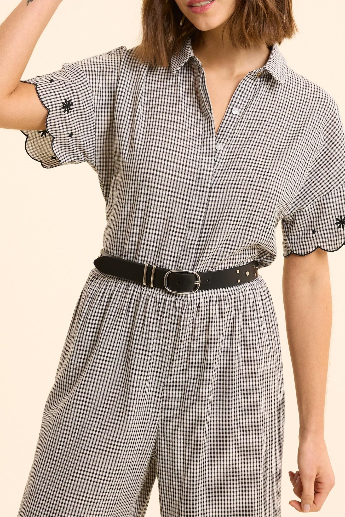 BLACK LEATHER BELT WITH RIVET DETAILS BLACK 1