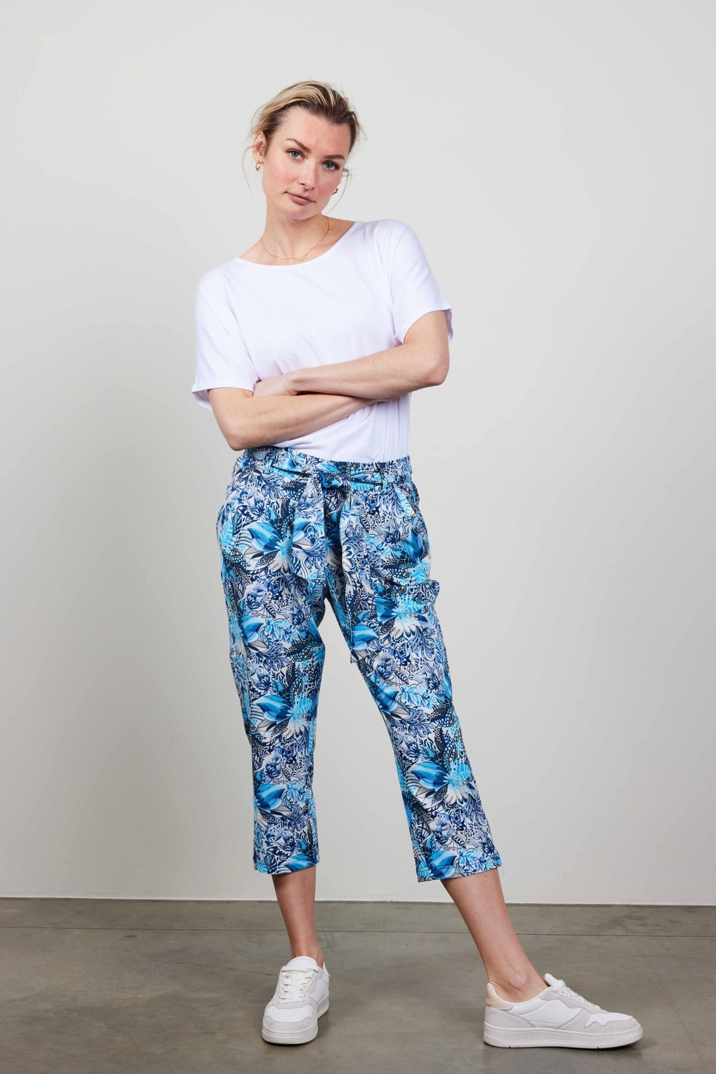 TRAVEL PANTS PASEO IN OFFWHITE WITH BLUE AZUR FUSION PRINT 2