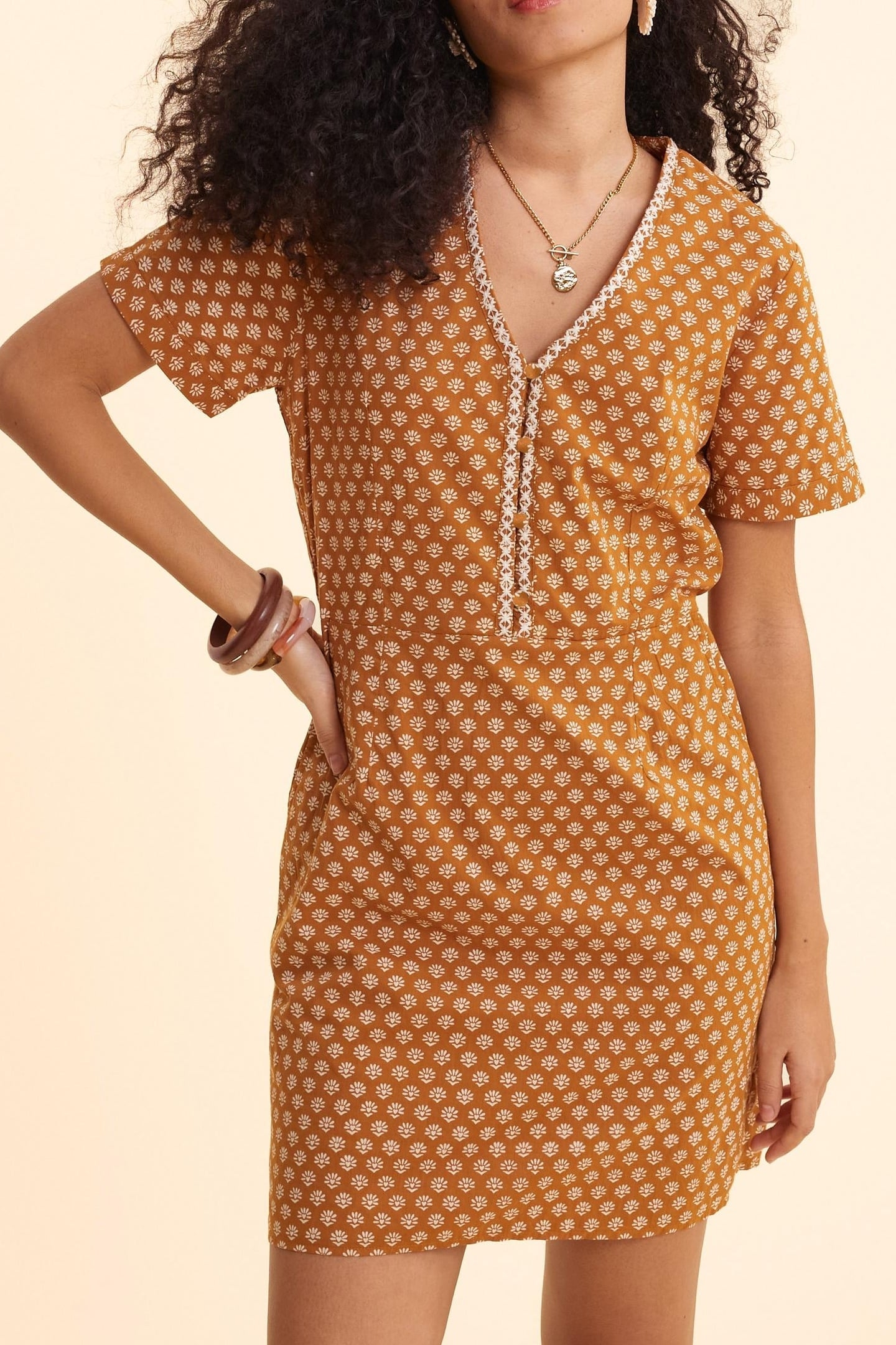 CAMEL FLORAL HEART DRESS OCHRE 1