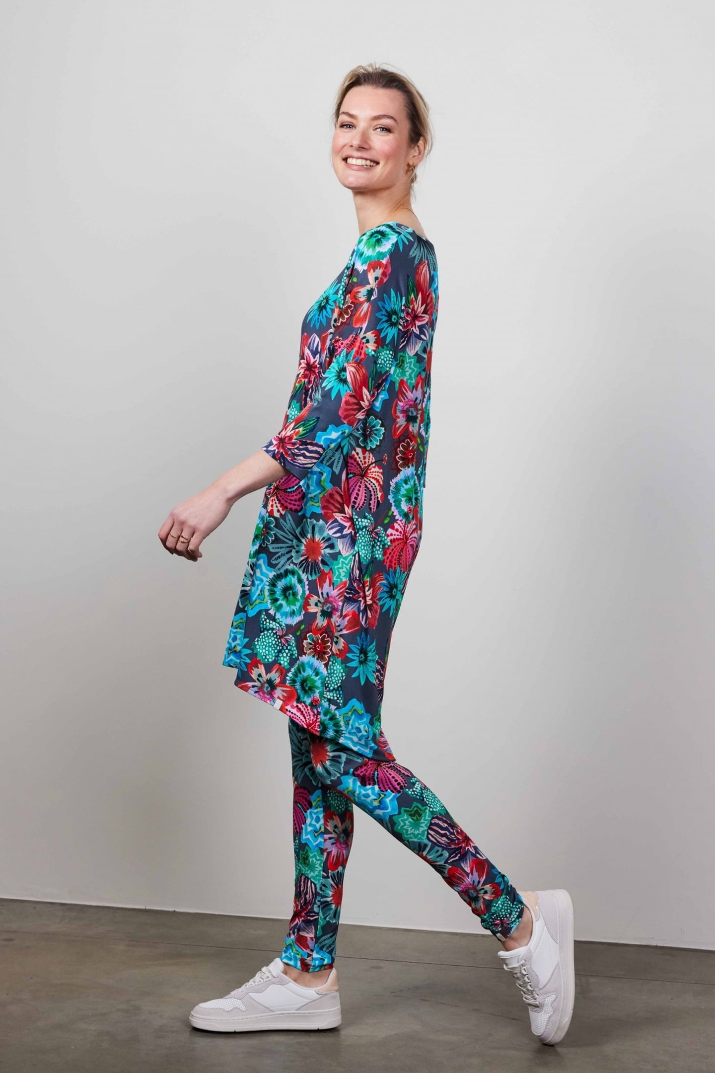 EASY LOOSE DRESS IN DARK SHADOW WITH FLORAL MEDLEY PRINT 3