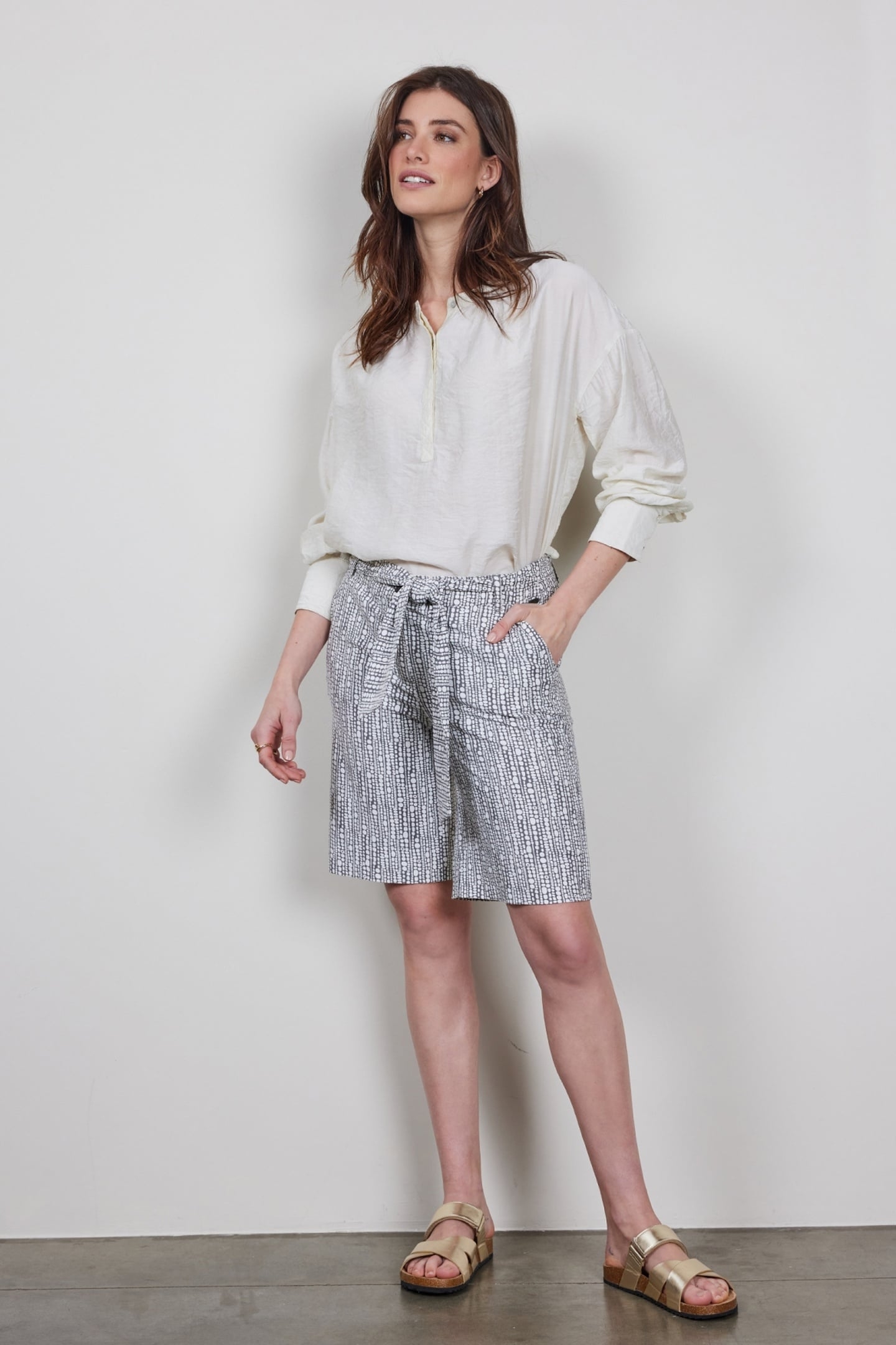 TRAVEL BERMUDA URBAN IN DARKSHADOW WITH DOTS IN A ROW PRINT 1