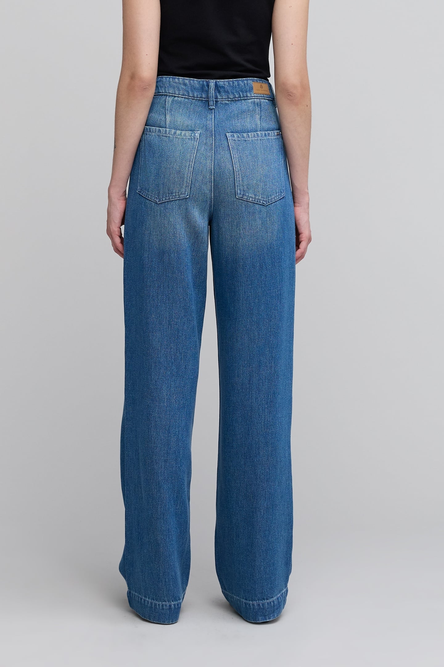 HIGH-WAISTED WIDE-LEG DENIM 4