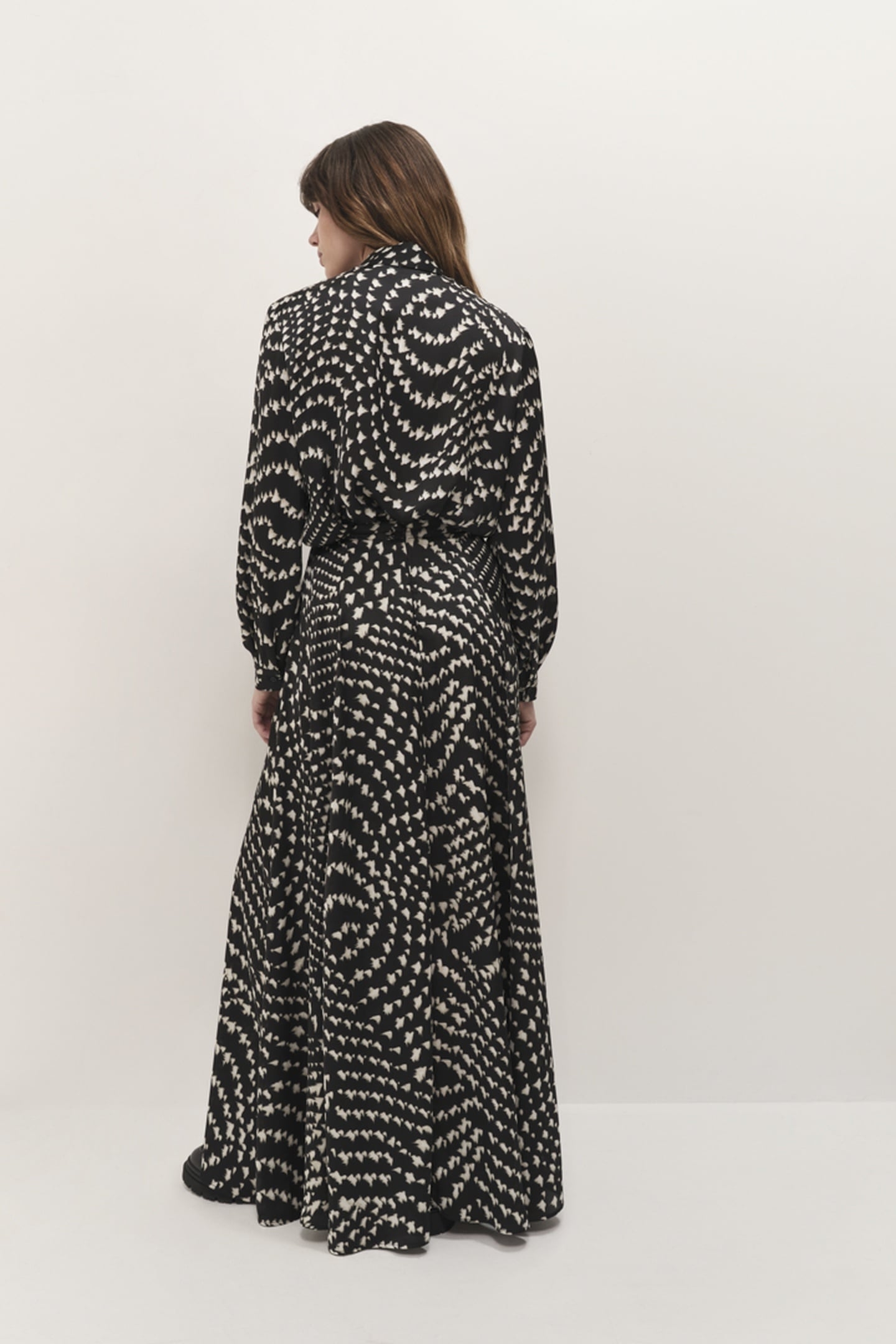 JAFNA - LONG BLACK SKIRT WITH OPTICAL PRINT 5