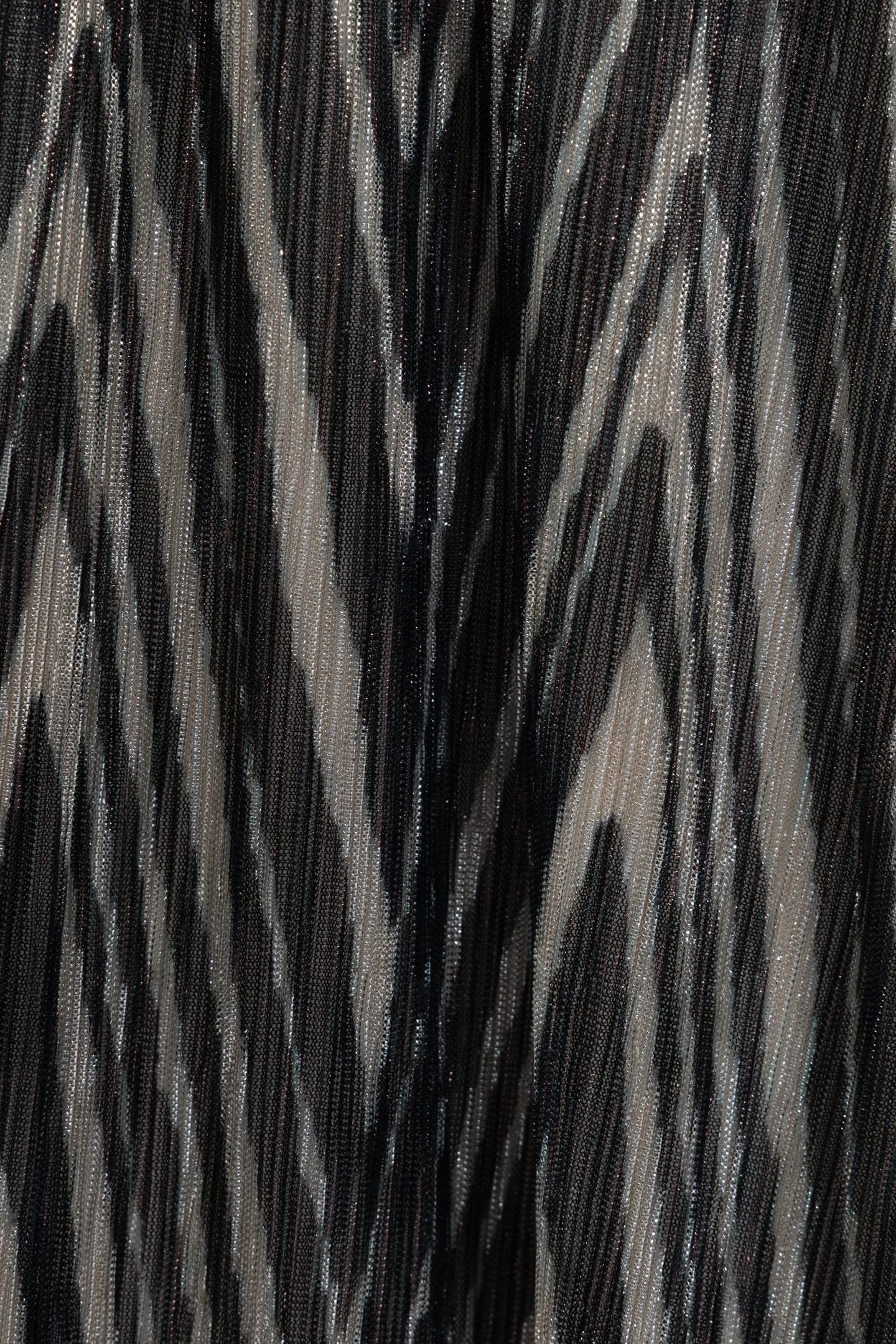 BLACK LONG DRESS WITH GOLD HERRINGBONE PATTERN 7