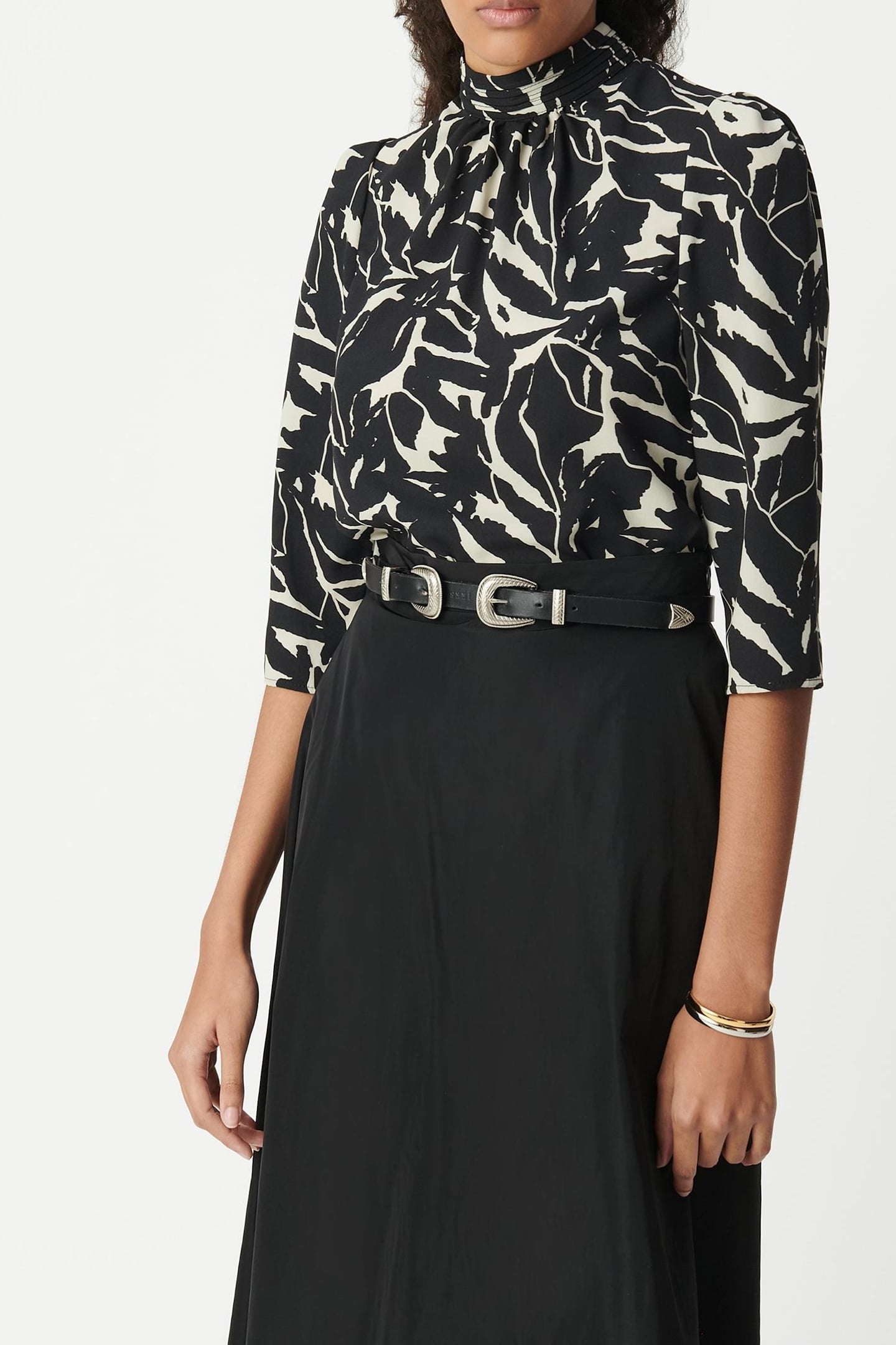 BLACK FLOWING BLOUSE WITH ZEBRA FLOWER PRINT 2