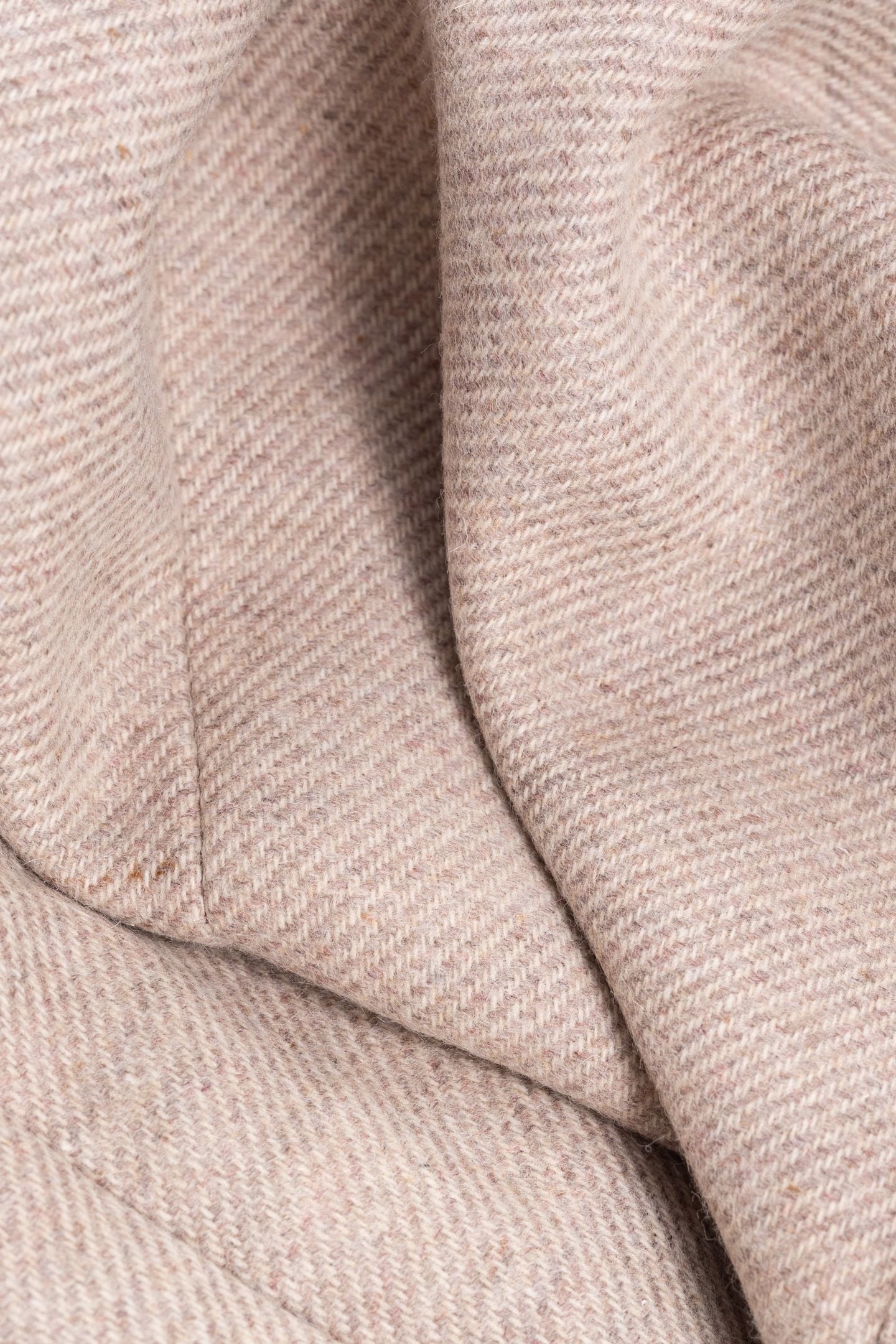 STRAIGHT SESAME COAT DECORATED WITH RHINESTONE BROOCH 8