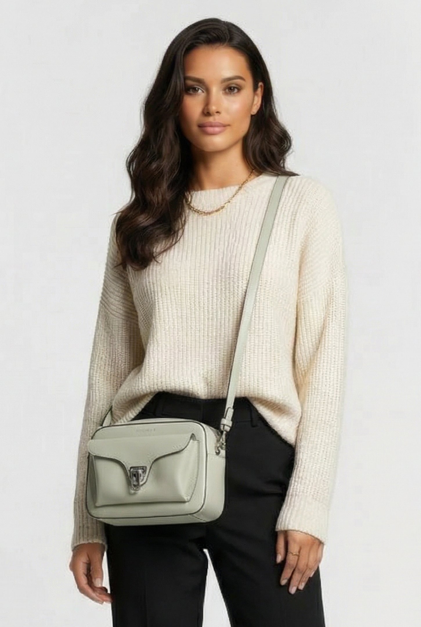 CROSS BODY BAG WITH CHAIN IN LIGHT GREEN 1