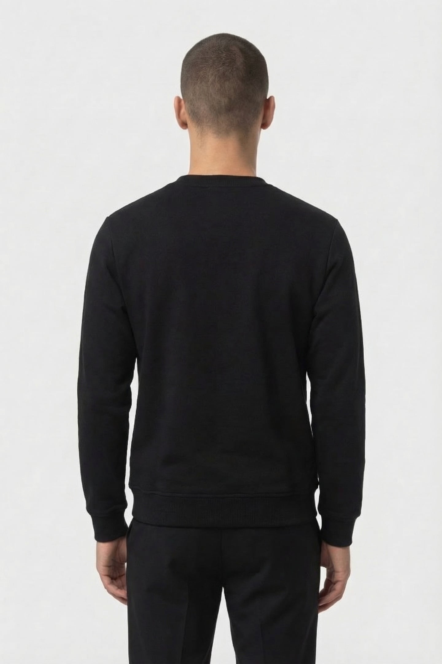 BLACK SWEAT CREWNECK 2