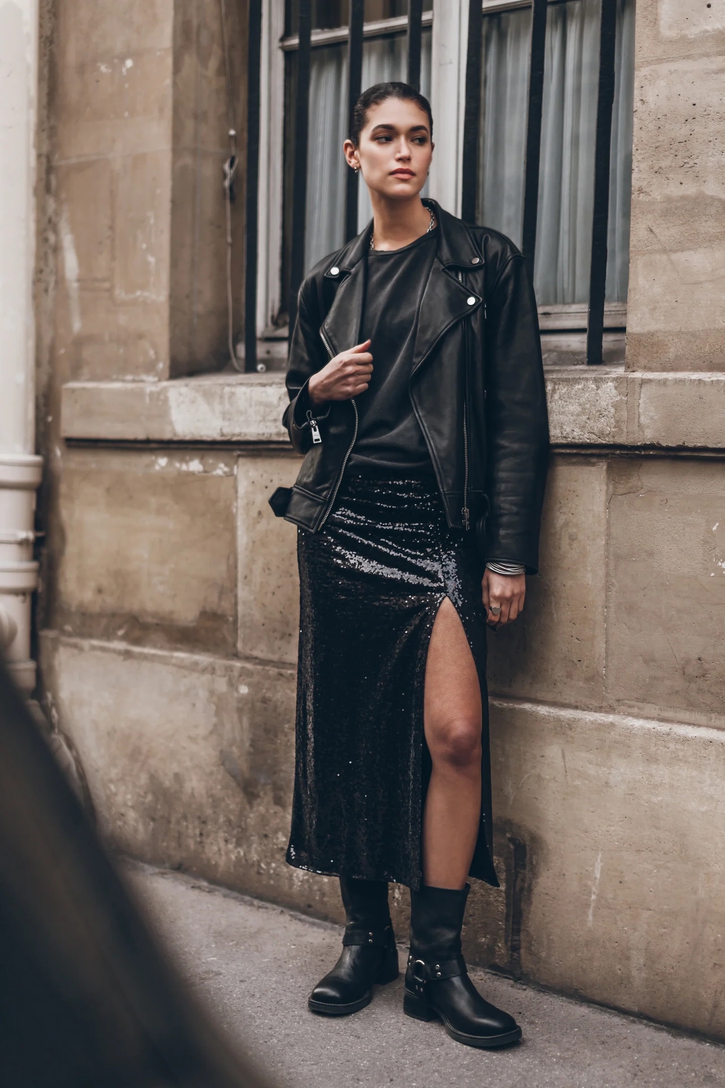 THE BLACK LONG SLIT SEQUIN SKIRT 1