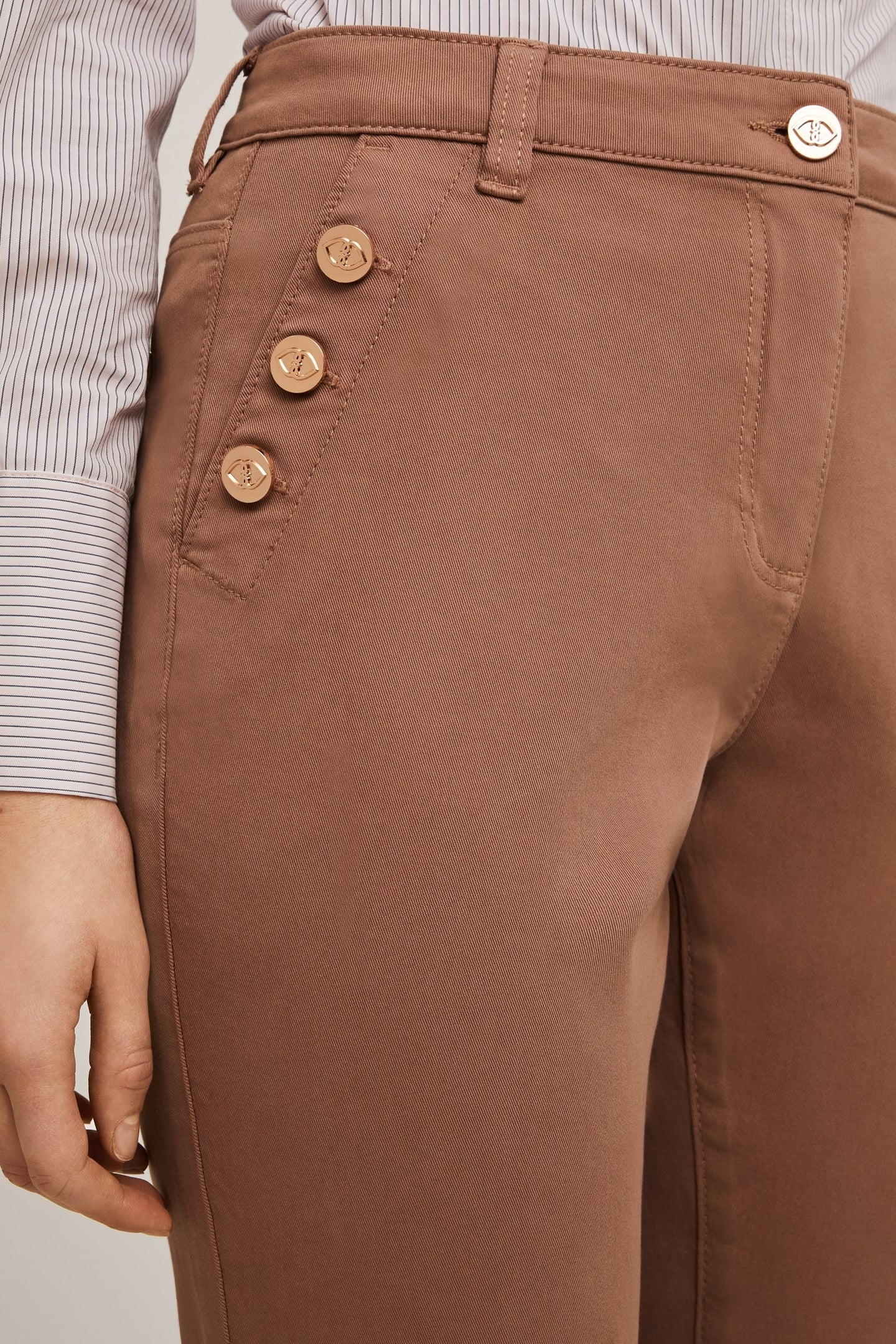 REGULAR TROUSERS WITH METAL BUTTONS BROWN 5