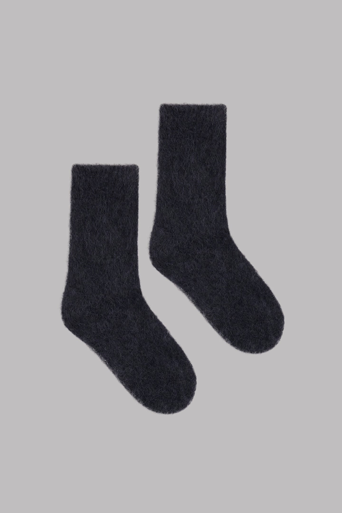 THE BLACK FLUFFY ALPACA KNIT SOCKS 1