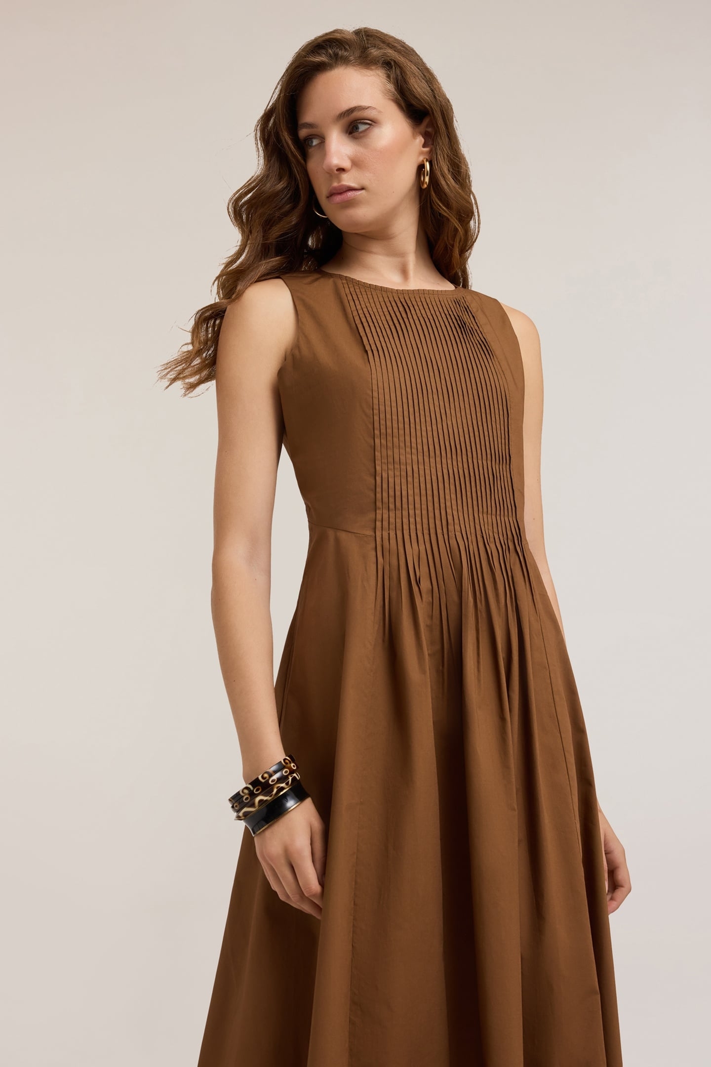 PLEATED DRESS IN POPLIN BROWN 3