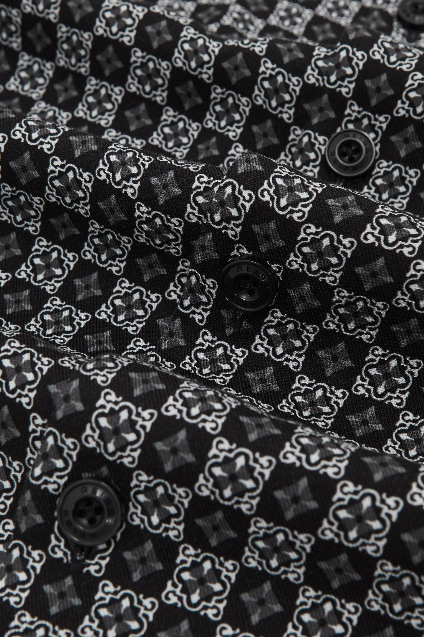 LS MEDALLION PRINTED SHIRT BLACK 5