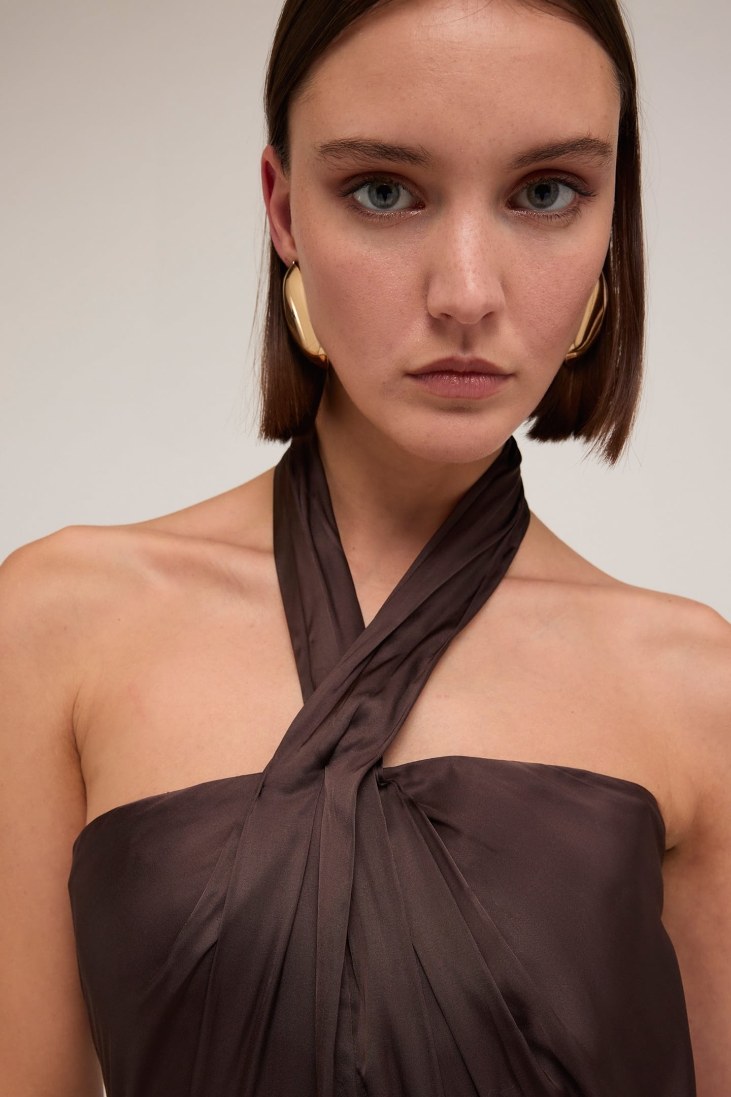 SHINY SATIN HALTERNECK DRESS BROWN 4