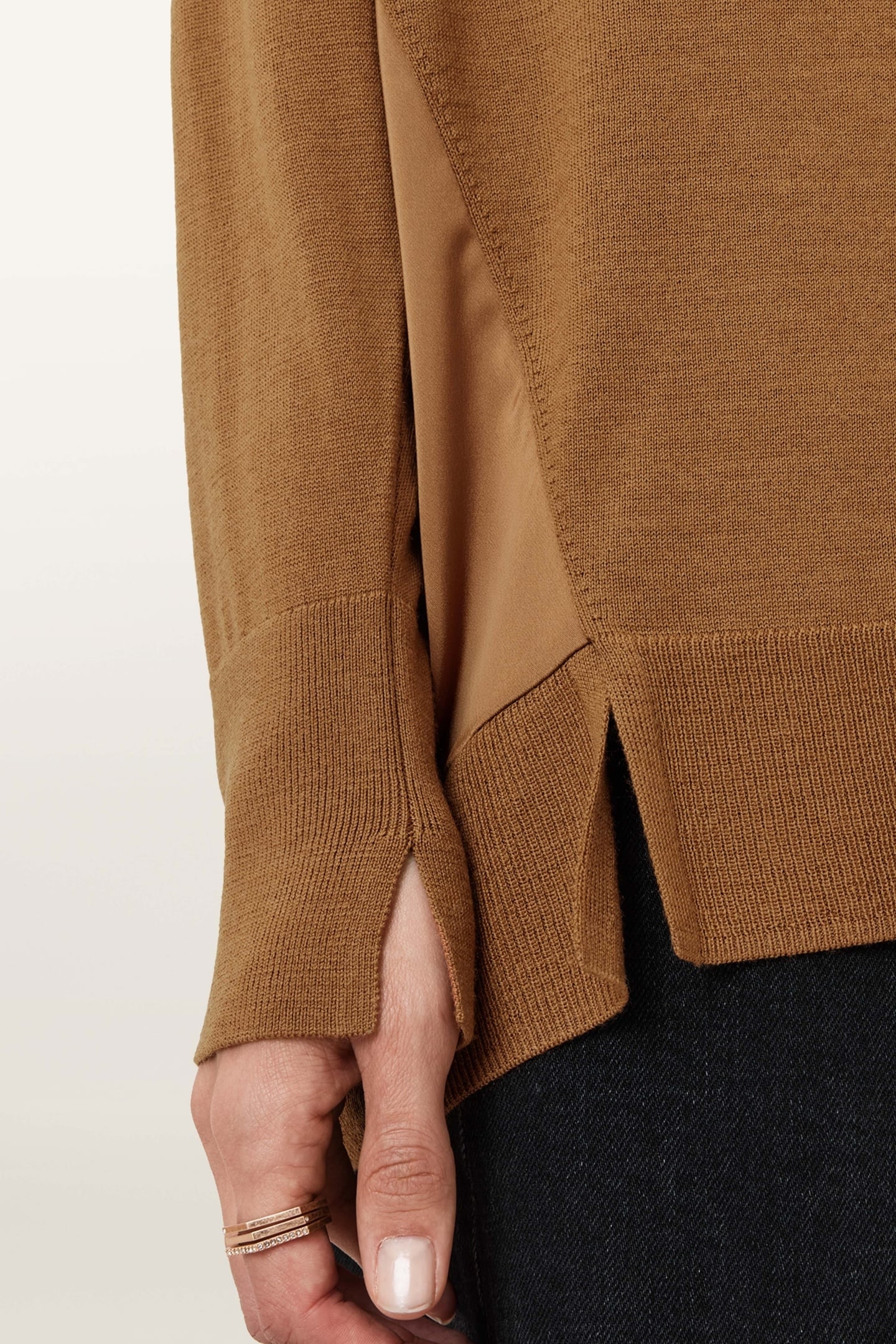 BERN PANEL V NECK CARAMEL BROWN 7