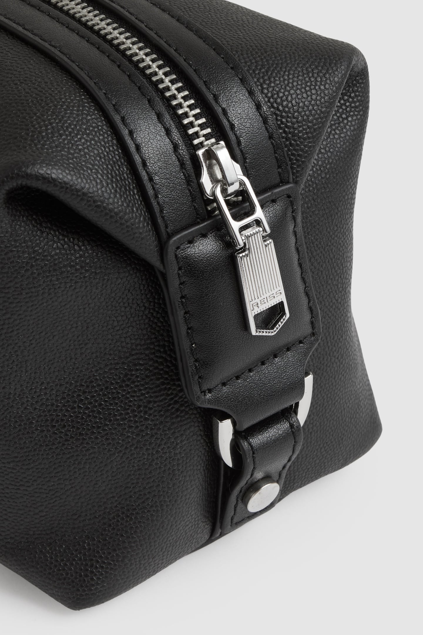 MICRO GRAIN LEATHER WASHBAG BLACK 3