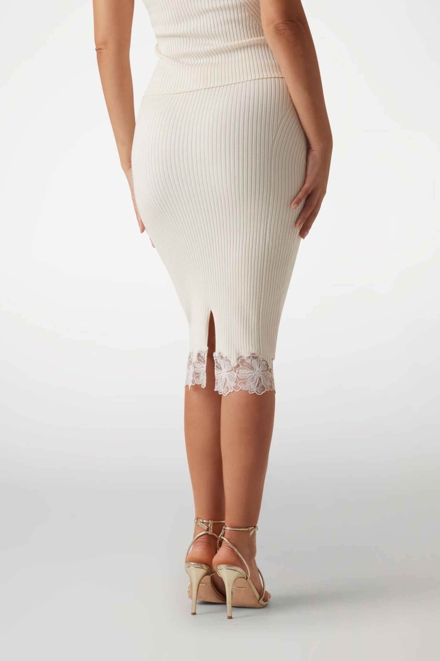 MARCIANO BY GUESS CANDICE SWEATER SKIRT SANDY SHORE 3