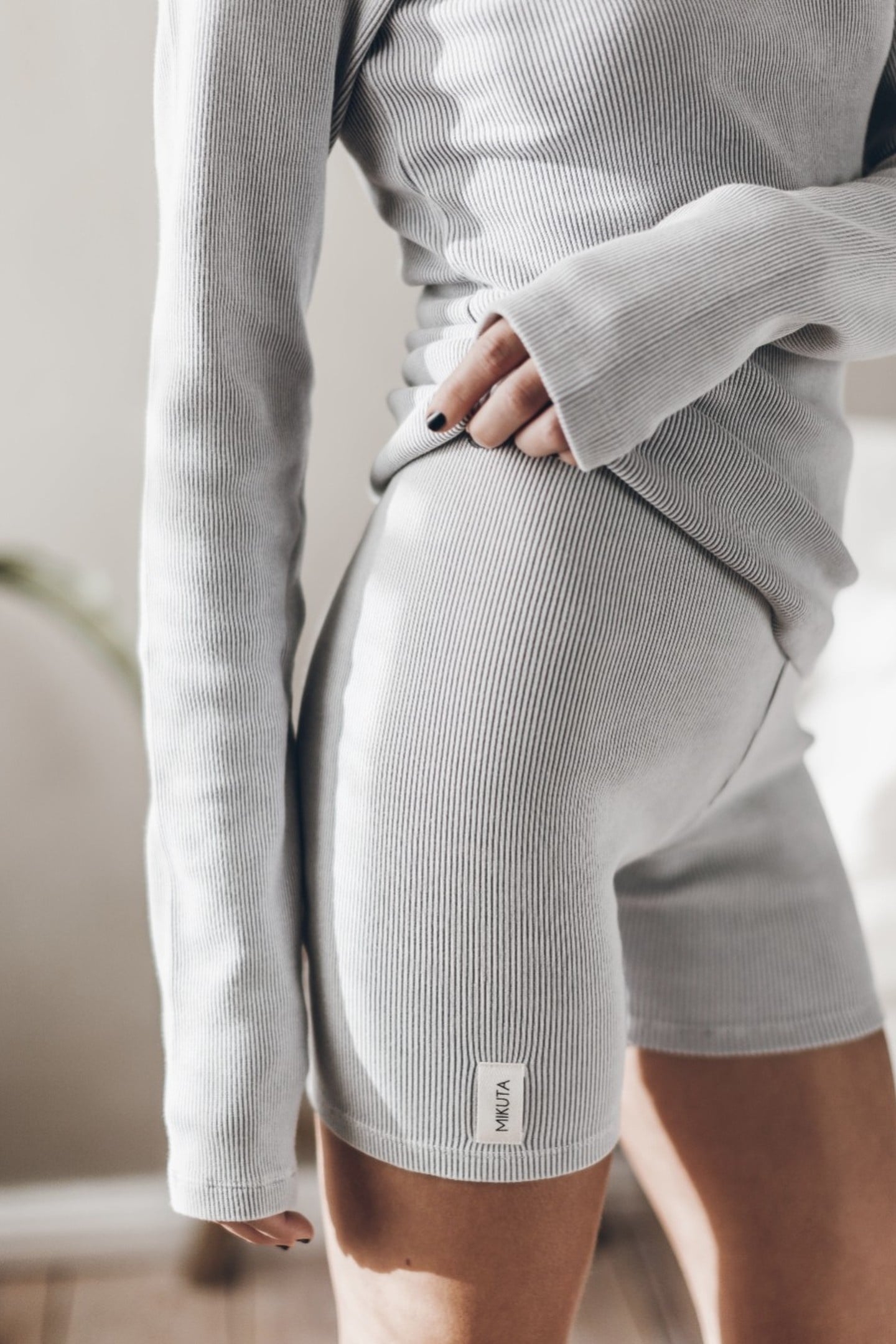 THE LIGHT RIBBED BIKER SHORTS WHITE 1