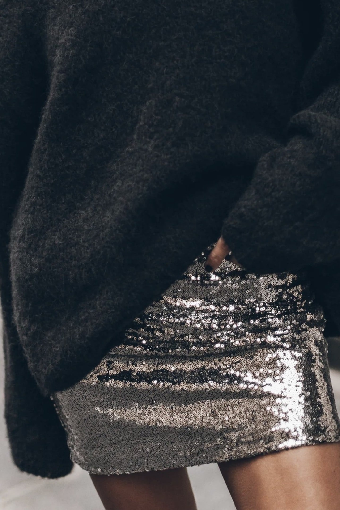 THE DARK MINI SEQUIN SKIRT BLACK 2