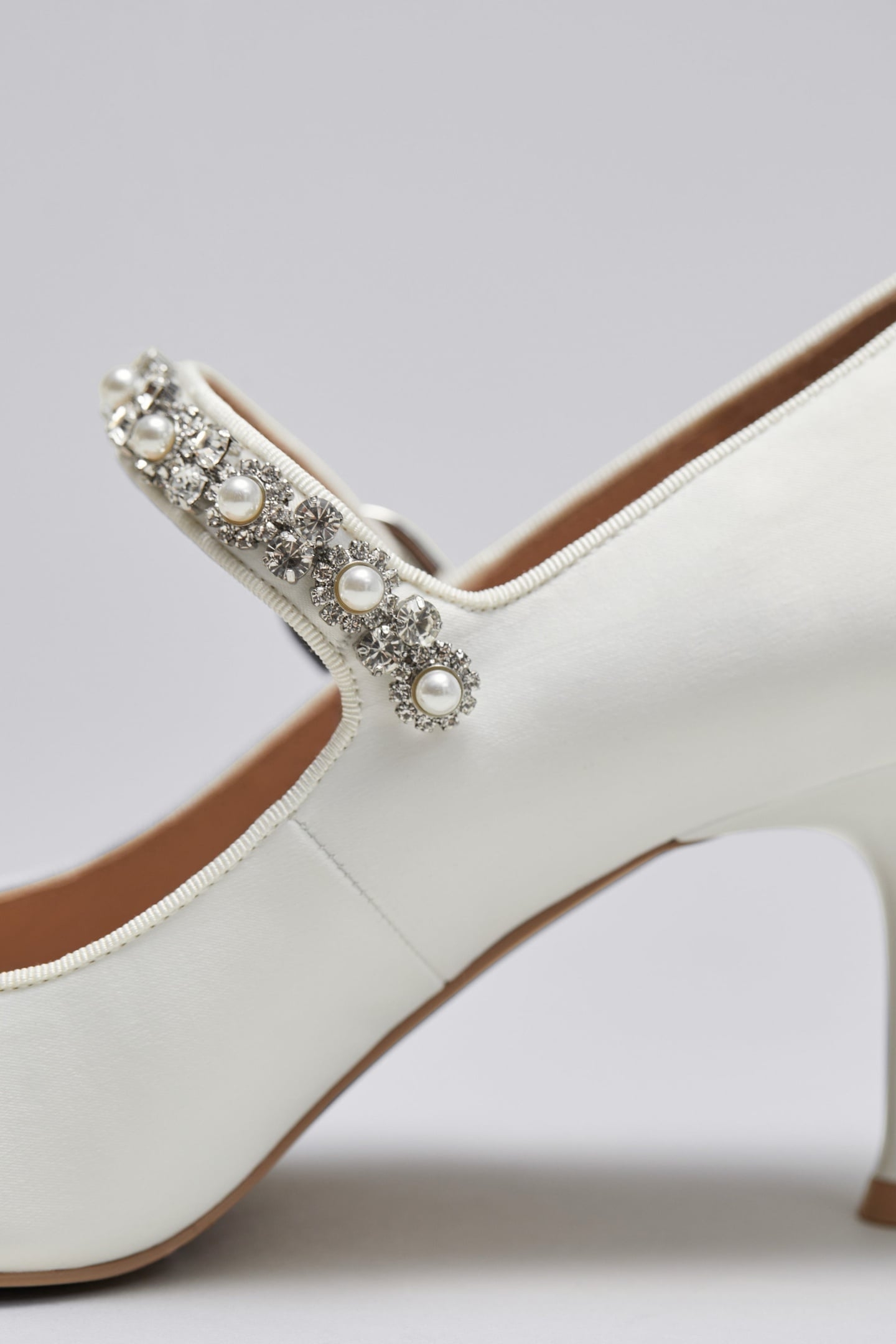 TIFFANY PUMP WHITE 4