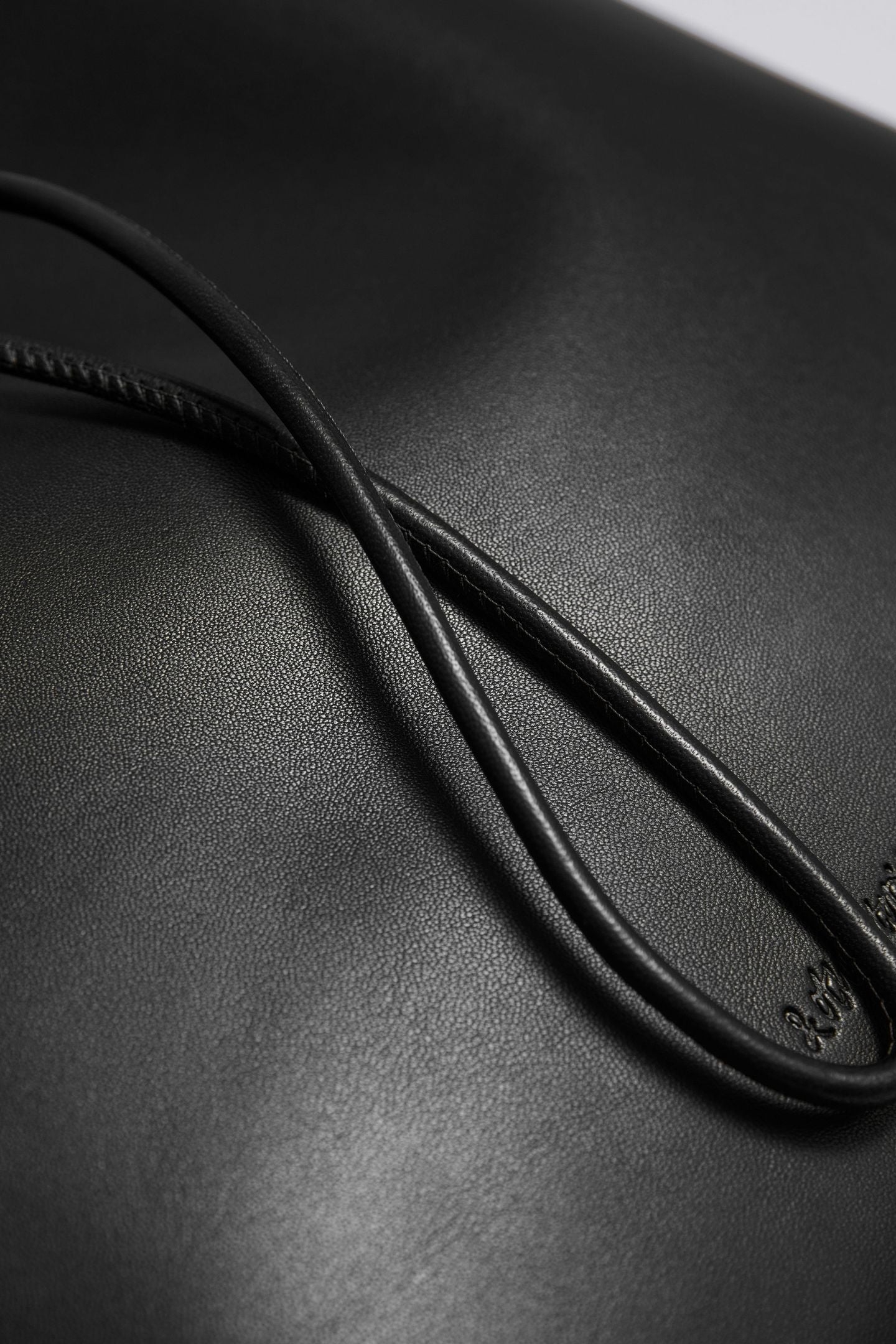 TONI TOTE BAG BLACK 4