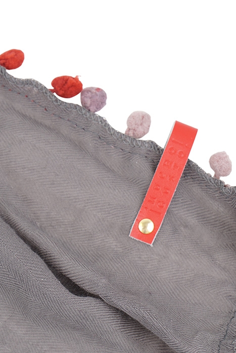 OBLONG SCARF GREY WITH FRINGES 3