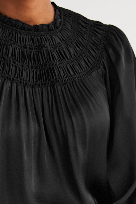 SMOCKED YOKE DETAIL TOP BLK 4