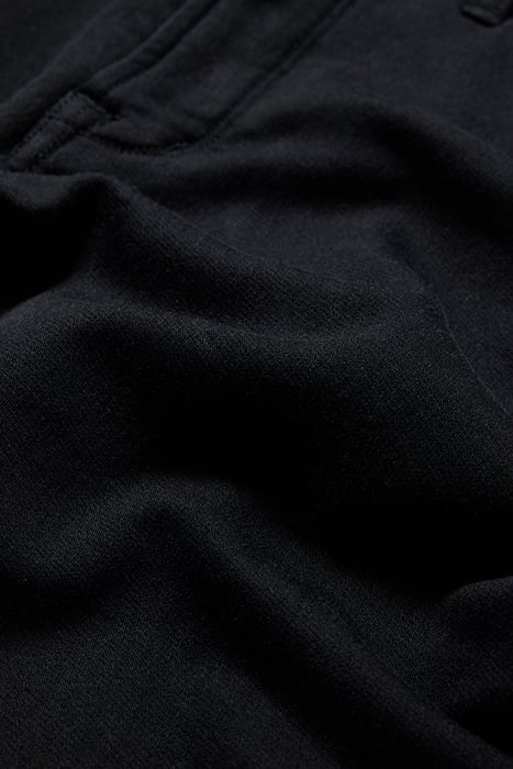 J704 - TAPER FIT BLACK 3