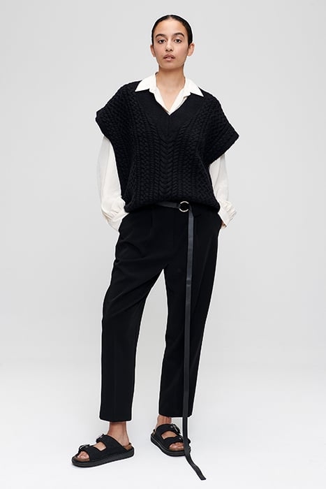 CLAUDE SLEEVELESS TOP BLACK 4