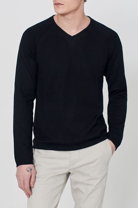 BLACK V-NECK JUMPER 1