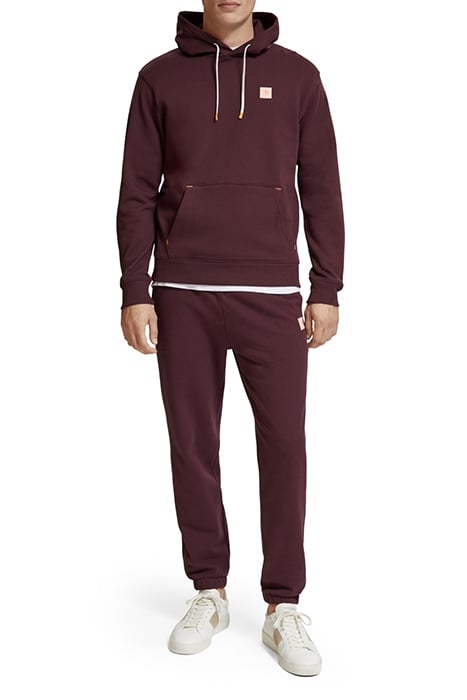 REGULAR FIT ESSENTIAL BADGE HOODIE IN ORGANIC COTTON BERRY W 3