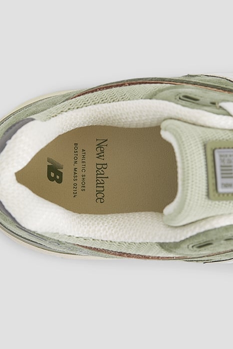 U990GT4 SNEAKERS IN OLIVE 8