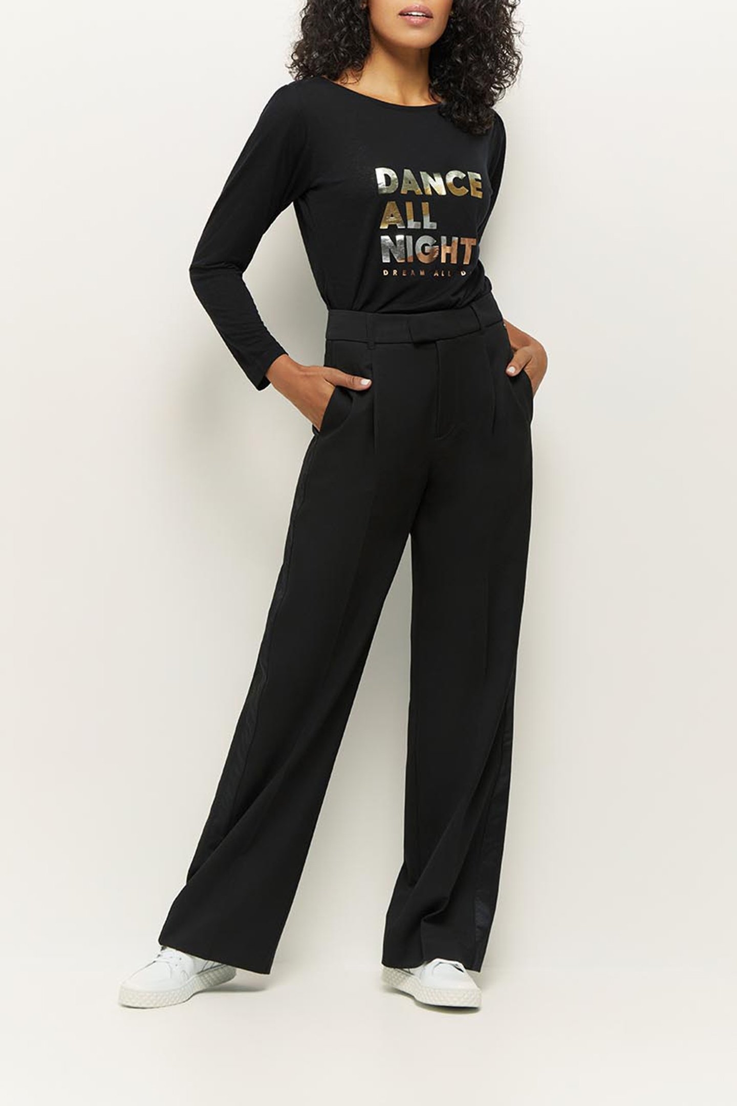 MIRCO _ BLACK T_SHIRT WITH METALLIC MESSAGE AND BACK NECKLIN 3